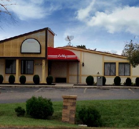 Budgetel Inn & Suites Columbus Bagian luar foto
